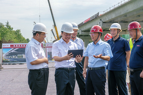 劉運市長來集團(tuán)調(diào)研并視察集團(tuán)承建寶通街工程